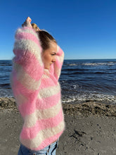 Indlæs billede til gallerivisning Mega Stripe Sweater (English)