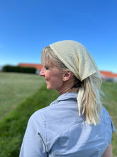 Load image into Gallery viewer, Buttercup Scarf (eng)