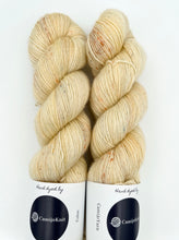 Indlæs billede til gallerivisning Glitter Single: Buttercup