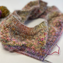 Load image into Gallery viewer, The bubble Wrap Cowl (Eng)