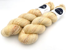 Indlæs billede til gallerivisning Glitter Single: Buttercup