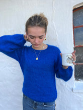 Indlæs billede til gallerivisning True Blue Sweater (Dansk)