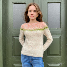 Indlæs billede til gallerivisning Cactus Flower Sweater (ENG)