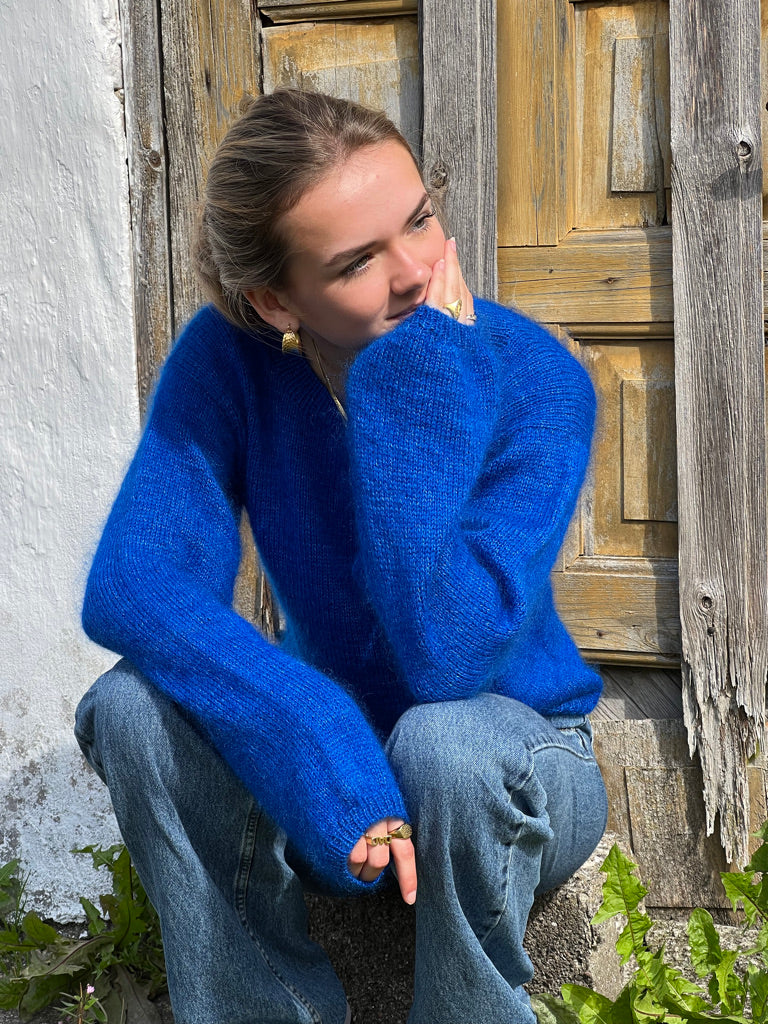 True discount blue jumper