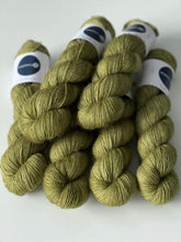 Indlæs billede til gallerivisning Glitter Single: Golden Olive