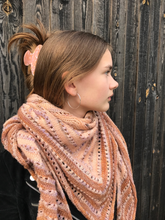 Load image into Gallery viewer, Elna Shawl (ENG)