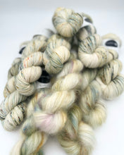 Indlæs billede til gallerivisning Silky Kid Mohair: Happy Hunter