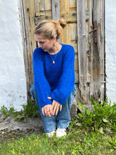 Indlæs billede til gallerivisning True Blue Sweater (Dansk)