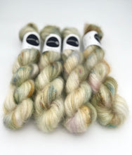 Indlæs billede til gallerivisning Silky Kid Mohair: Happy Hunter