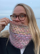 Load image into Gallery viewer, The bubble Wrap Cowl (Eng)