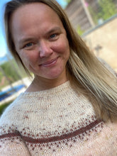 Indlæs billede til gallerivisning Cactus Flower Sweater (ENG)