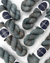 Indlæs billede til gallerivisning Camijo Sock Yak: Blue Poppy Sister
