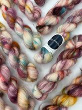 Indlæs billede til gallerivisning Silky Kid Mohair: Flower Fall
