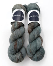 Indlæs billede til gallerivisning Camijo Sock Yak: Blue Poppy Sister
