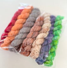 Load image into Gallery viewer, Bubble Wrap Cowl
