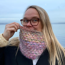 Load image into Gallery viewer, Bubble Wrap Cowl
